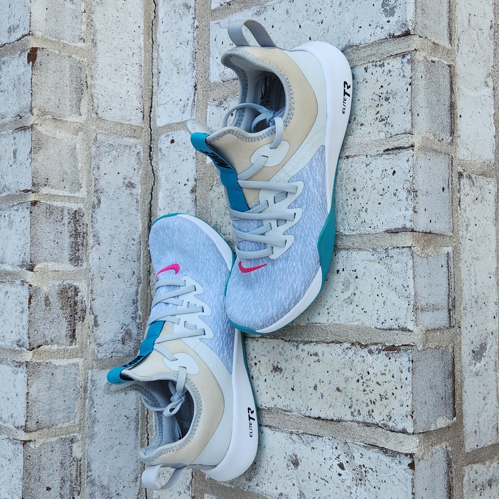 Womens Nike Elite TR sz: 7.5